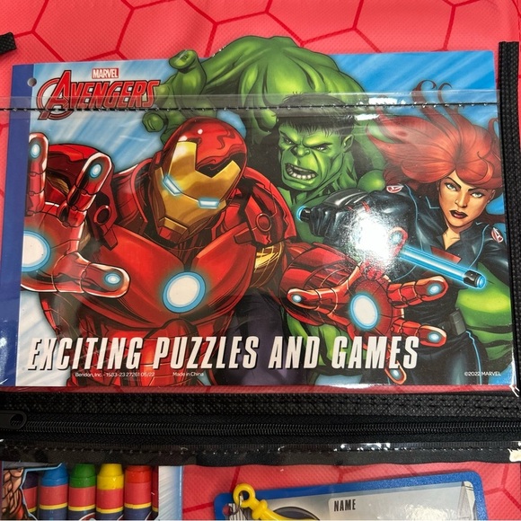 Marvel Avengers Boy Girl Entertainment Tri Fold Case Games, Crayon, Fun Gift - Picture 8 of 16
